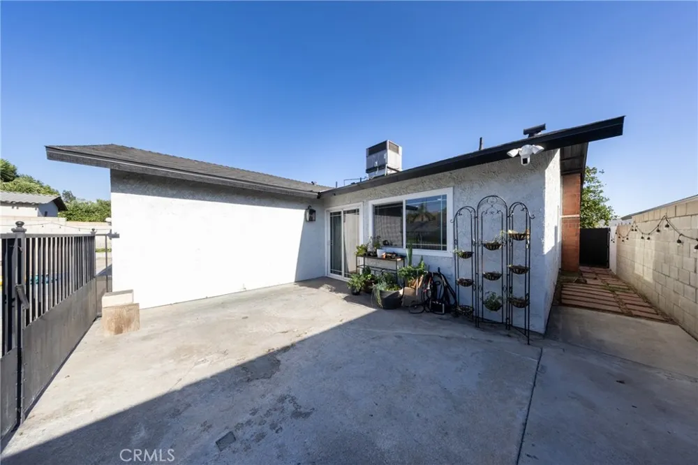 16108 Tullock Fontana, CA 92335