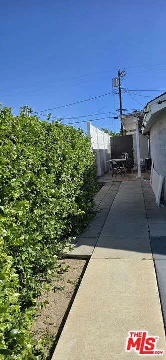 17550 Willard Northridge, CA 91325
