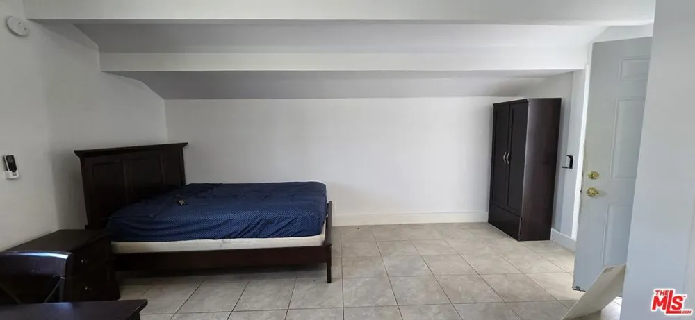 17550 Willard Northridge, CA 91325