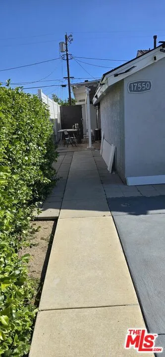 17550 Willard Northridge, CA 91325