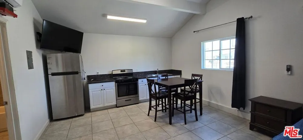 17550 Willard Northridge, CA 91325