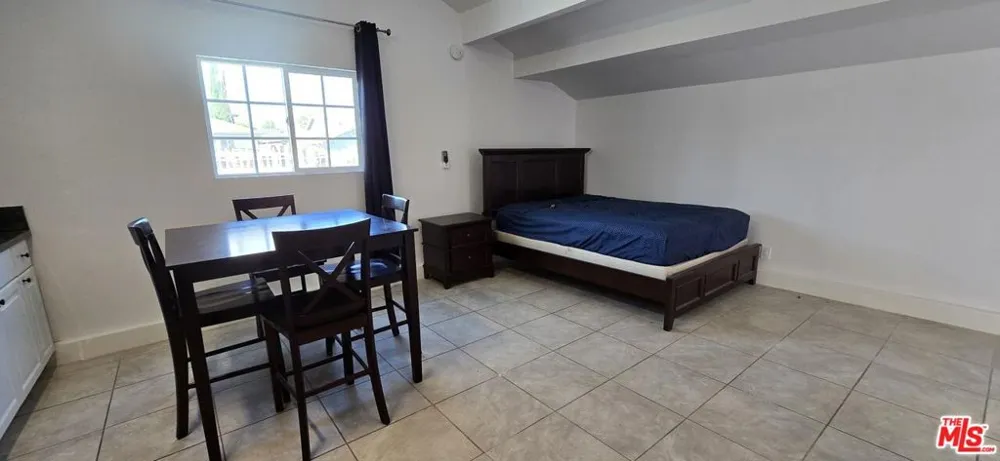 17550 Willard Northridge, CA 91325