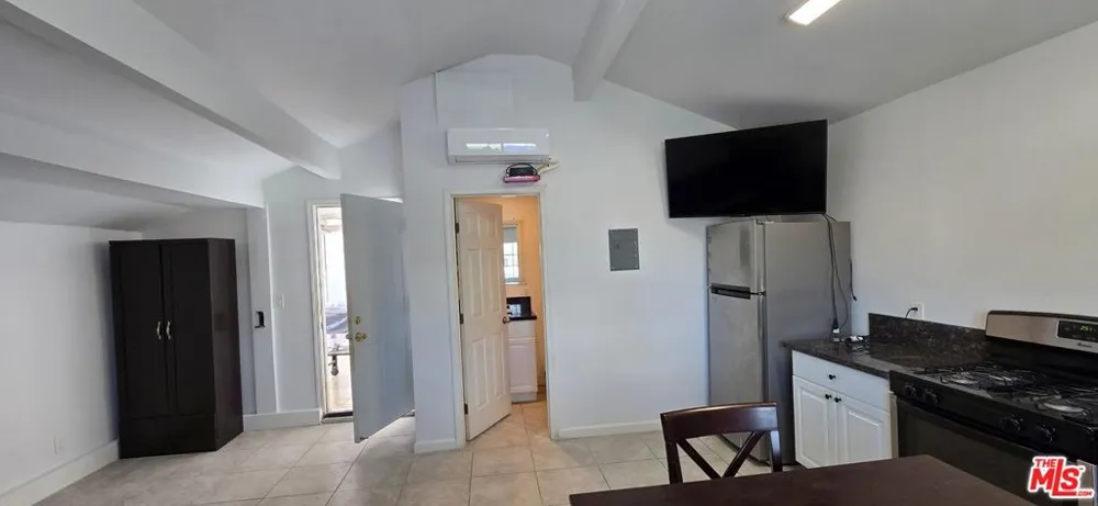 17550 Willard Northridge, CA 91325