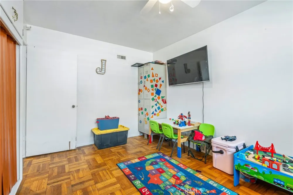 1333 Singingwood Pomona, CA 91767