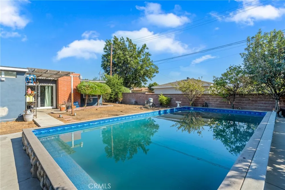1333 Singingwood Pomona, CA 91767