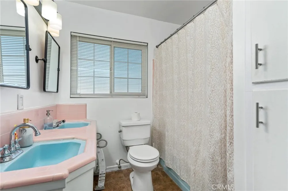 1333 Singingwood Pomona, CA 91767