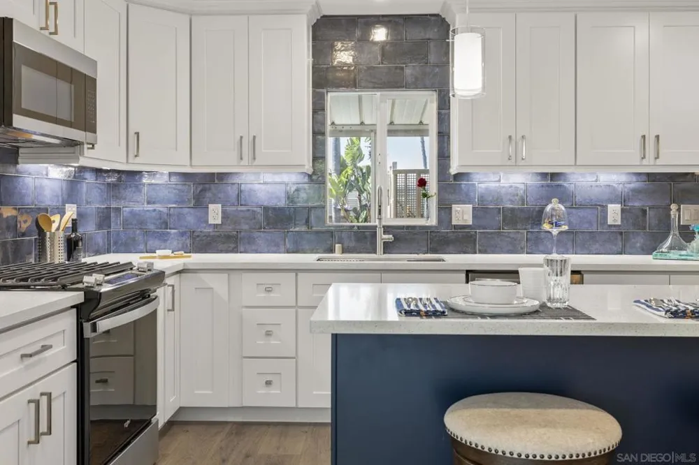 7102 San Bartolo St #11 Carlsbad, CA 92011