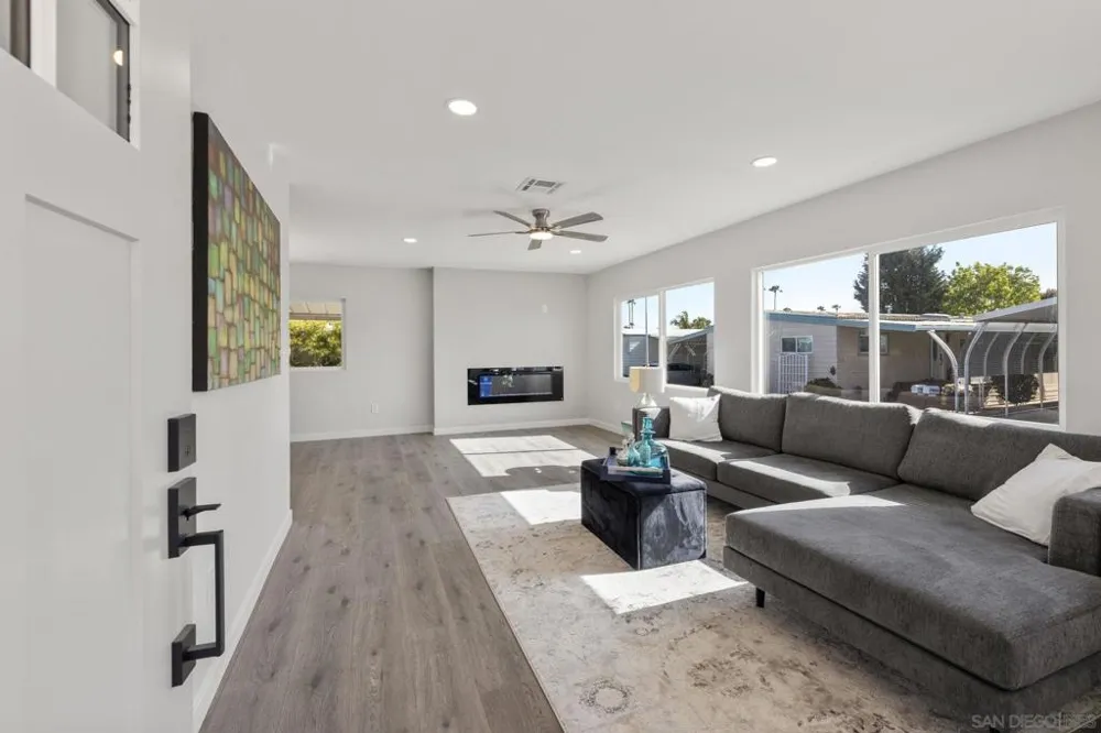 7102 San Bartolo St #11 Carlsbad, CA 92011