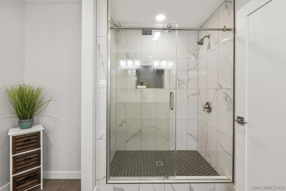 7102 San Bartolo St #11 Carlsbad, CA 92011