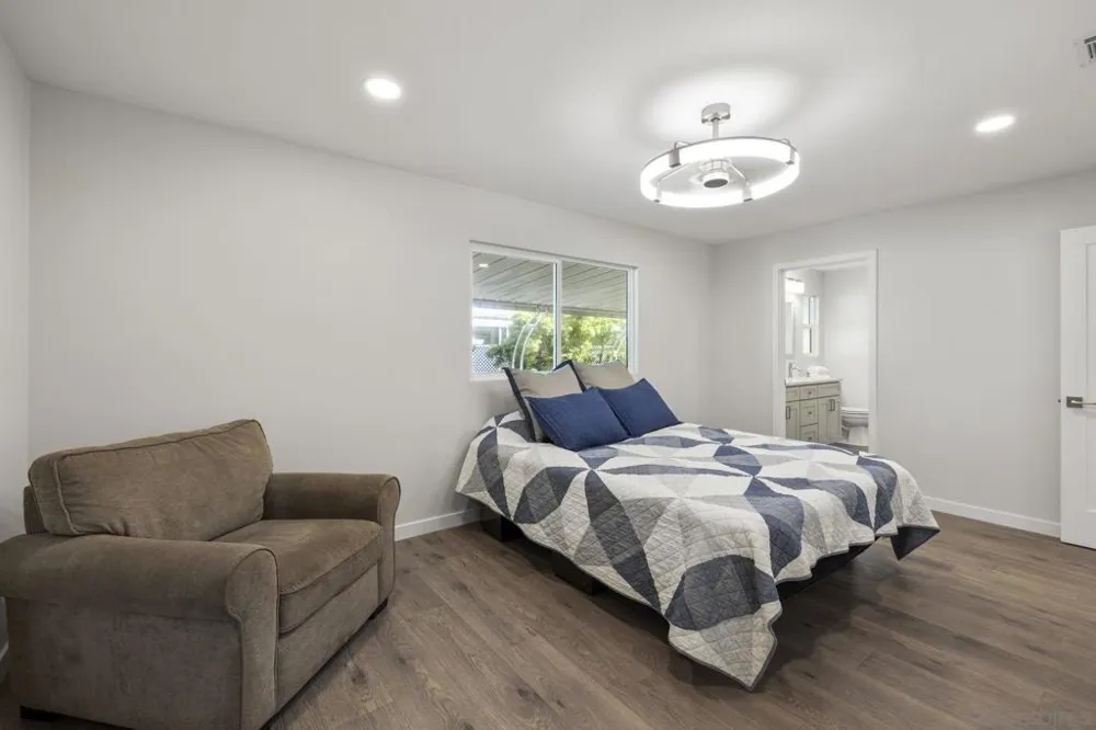 7102 San Bartolo St #11 Carlsbad, CA 92011