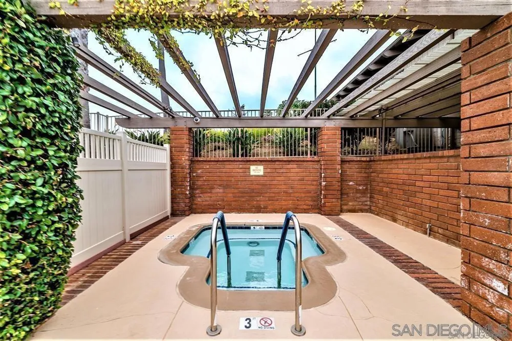 7102 San Bartolo St #11 Carlsbad, CA 92011
