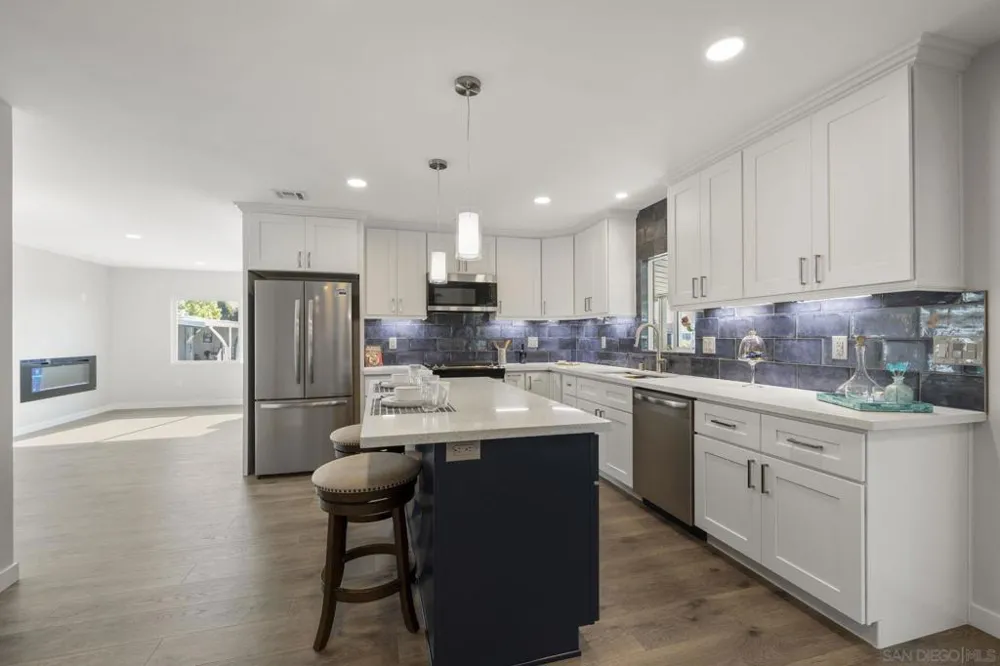 7102 San Bartolo St #11 Carlsbad, CA 92011