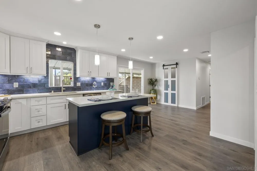 7102 San Bartolo St #11 Carlsbad, CA 92011