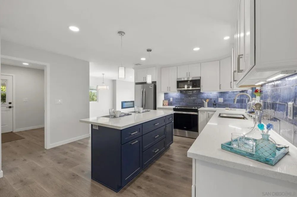 7102 San Bartolo St #11 Carlsbad, CA 92011
