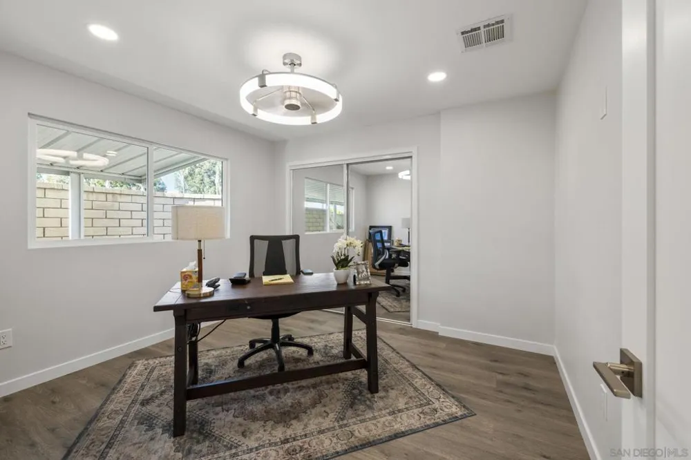 7102 San Bartolo St #11 Carlsbad, CA 92011