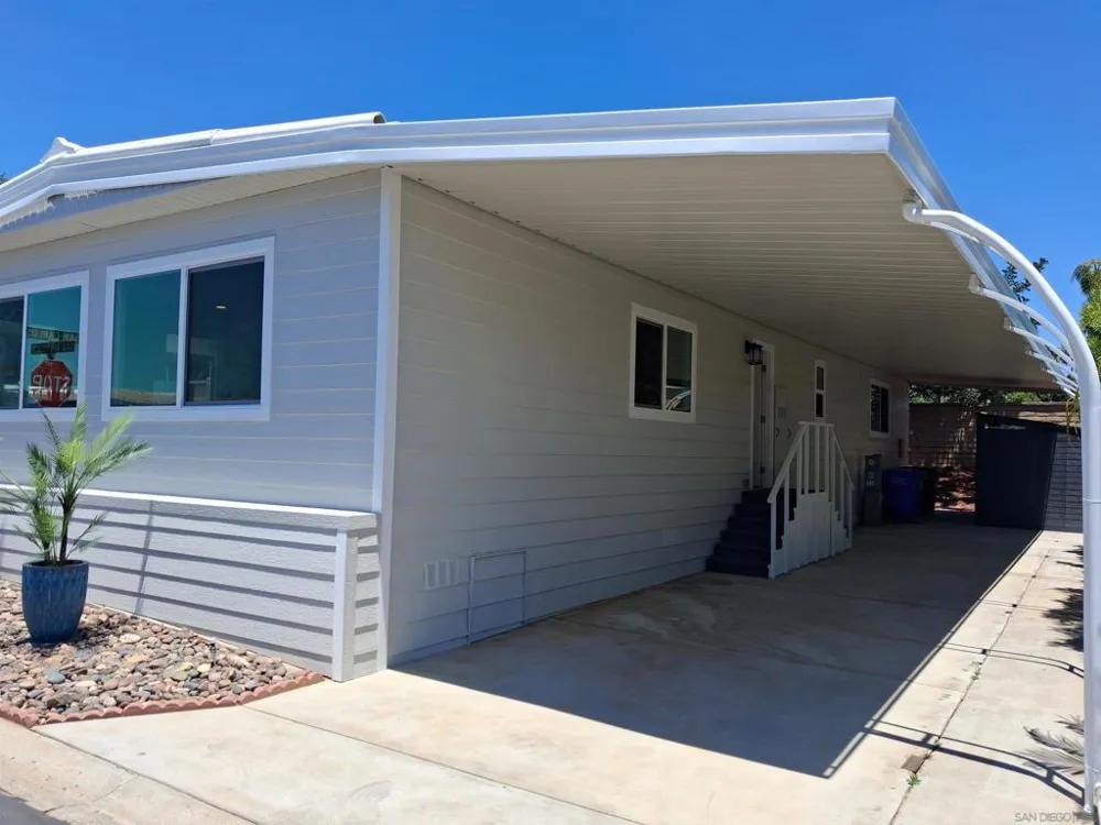 7102 San Bartolo St #11 Carlsbad, CA 92011