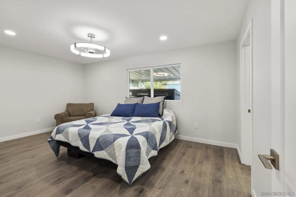 7102 San Bartolo St #11 Carlsbad, CA 92011