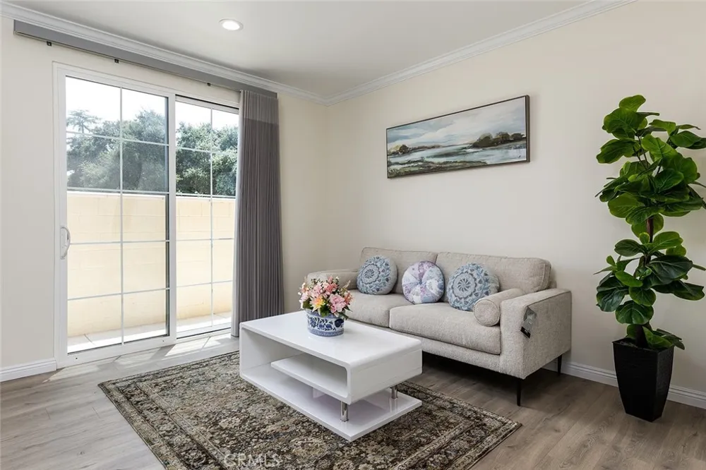 89 Grand Oaks Ave #103 Pasadena, CA 91107
