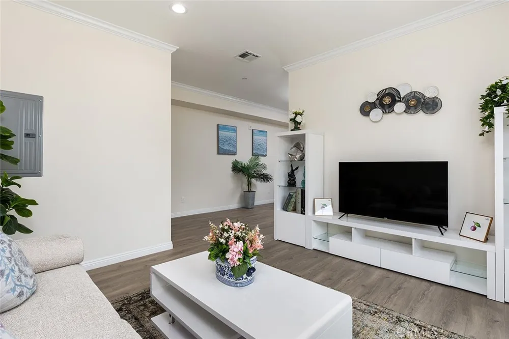 89 Grand Oaks Ave #103 Pasadena, CA 91107