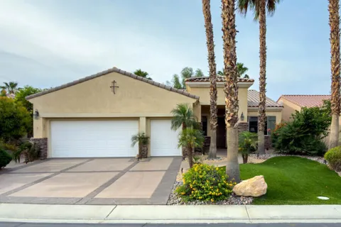 81083 Avenida Tres Lagunas