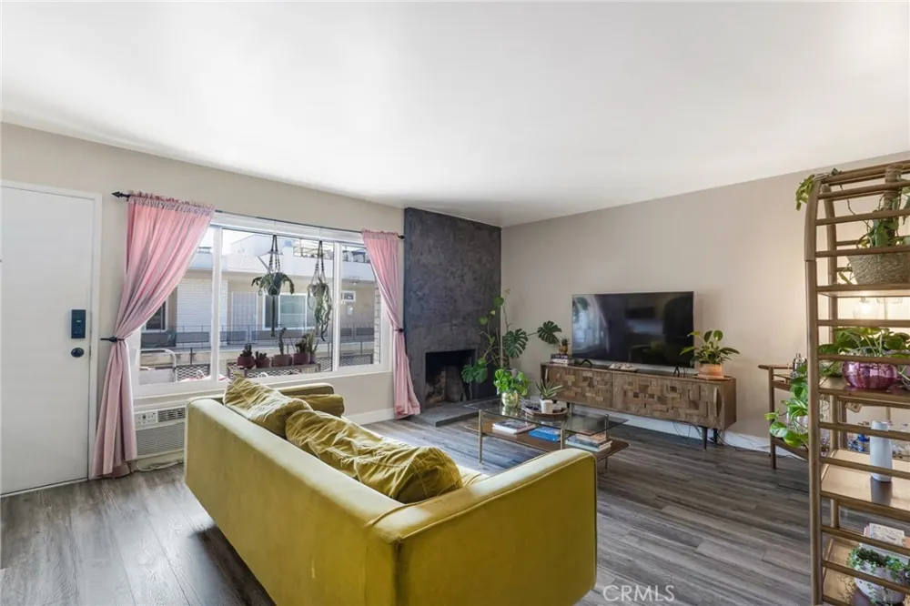 5232 Corteen pl #17 Valley Village, CA 91607
