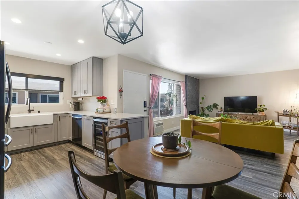 5232 Corteen pl #17 Valley Village, CA 91607