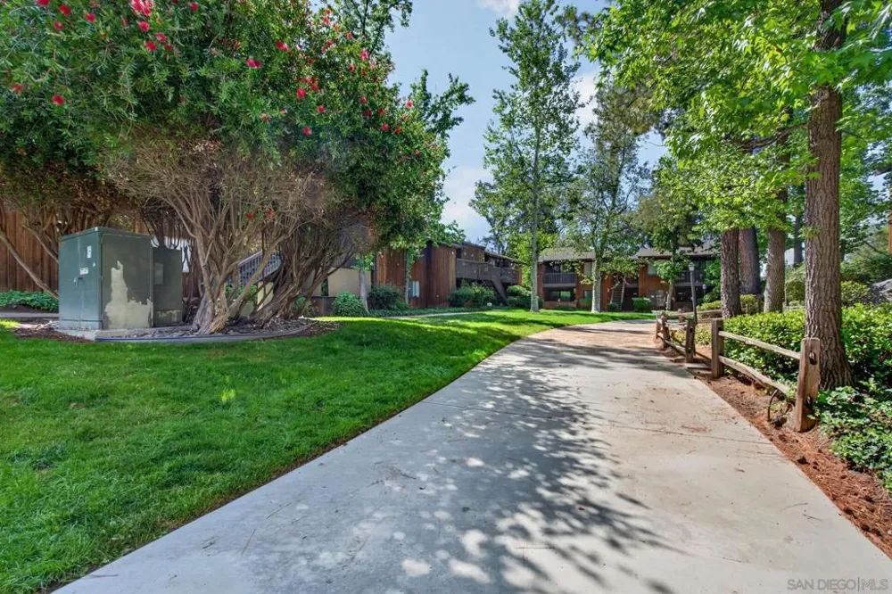 2157 Arnold #201 Alpine, CA 91901