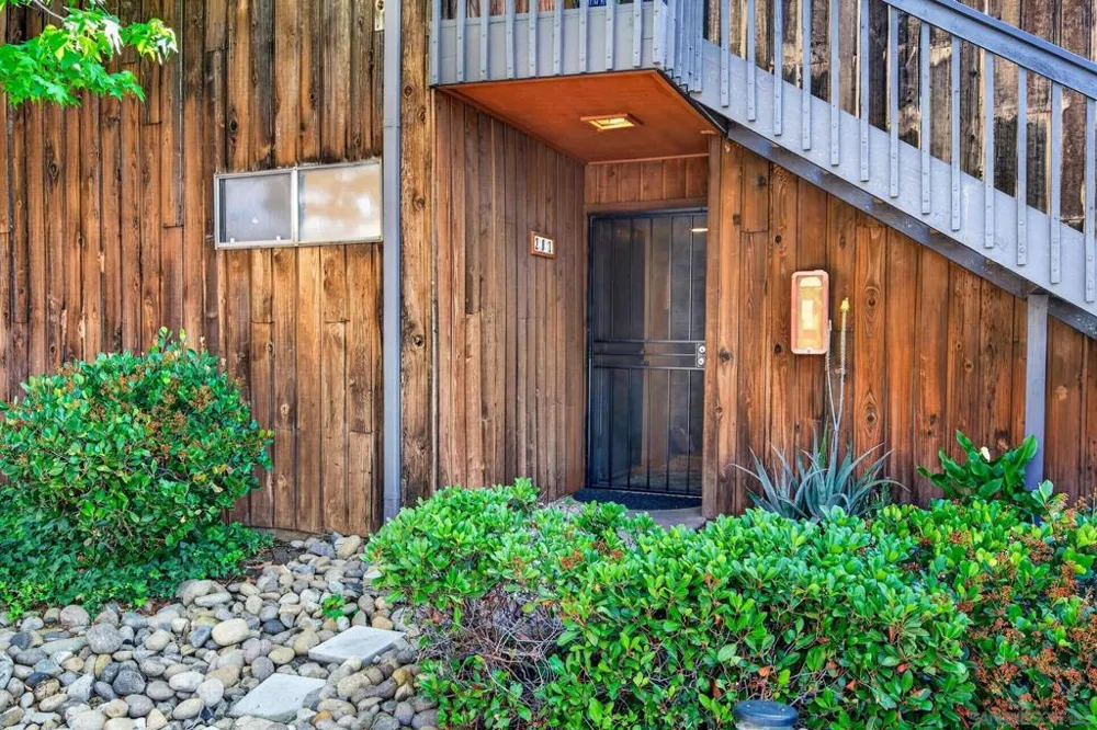 2157 Arnold #201 Alpine, CA 91901
