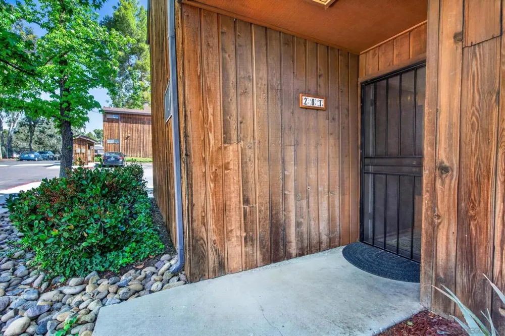 2157 Arnold #201 Alpine, CA 91901