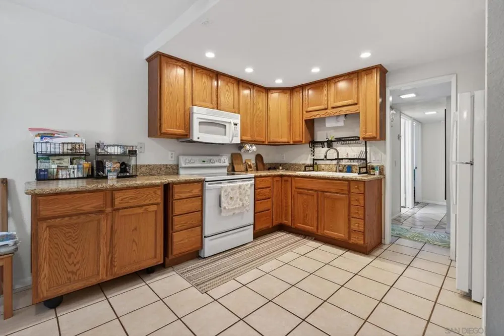 2157 Arnold #201 Alpine, CA 91901