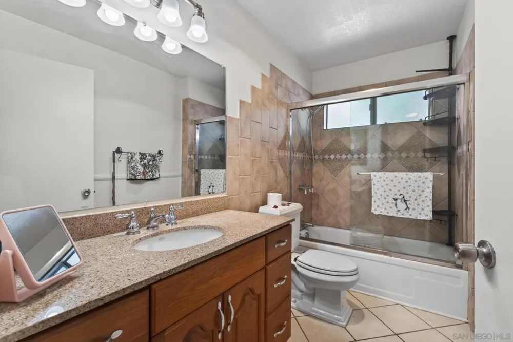 2157 Arnold #201 Alpine, CA 91901