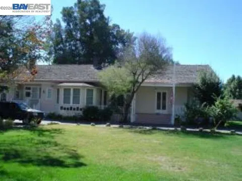 627 ROSE AVENUE