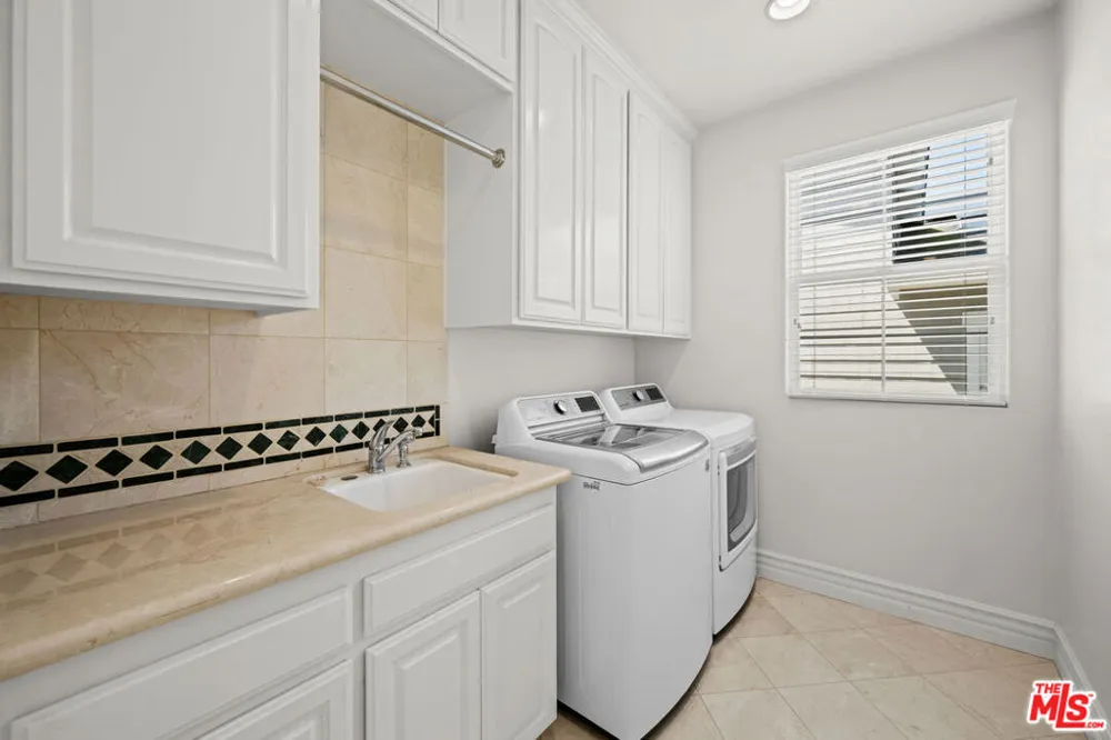 1756 Ruhland Avenue Manhattan Beach, CA 90266