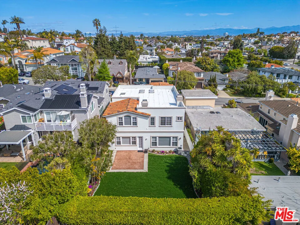 1756 Ruhland Avenue Manhattan Beach, CA 90266