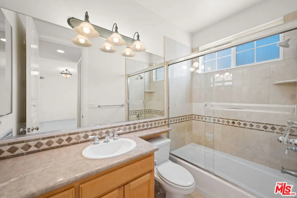 1756 Ruhland Avenue Manhattan Beach, CA 90266
