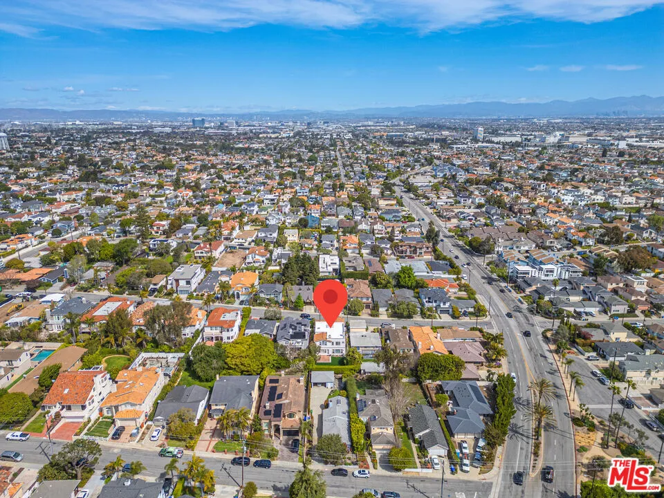 1756 Ruhland Avenue Manhattan Beach, CA 90266