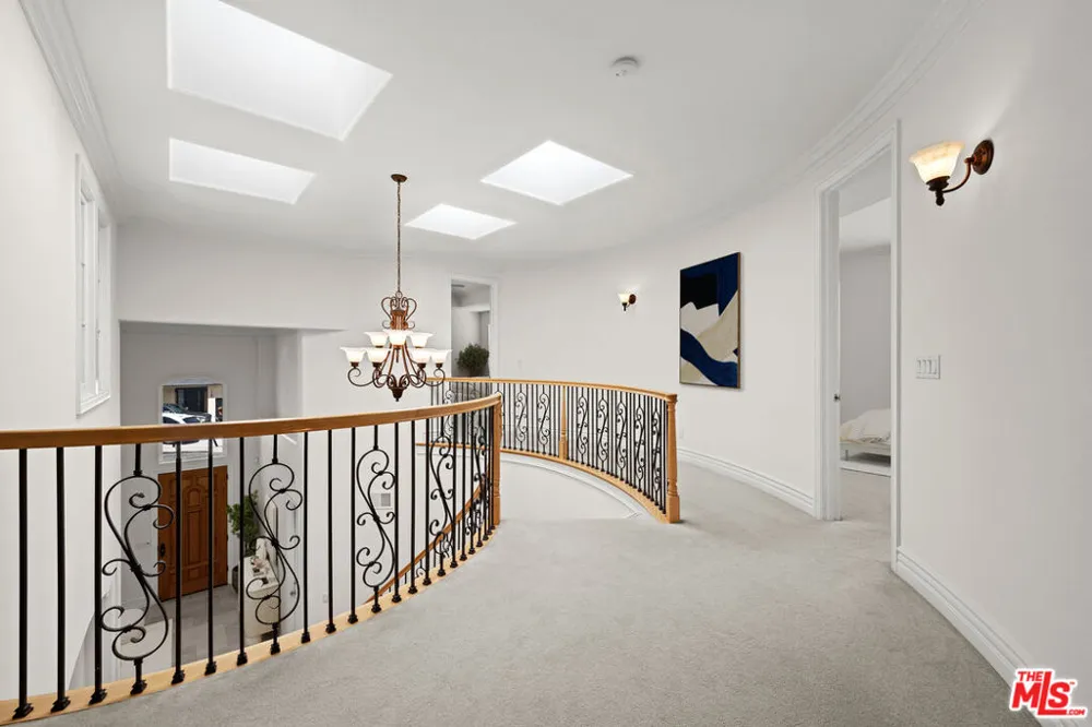 1756 Ruhland Avenue Manhattan Beach, CA 90266