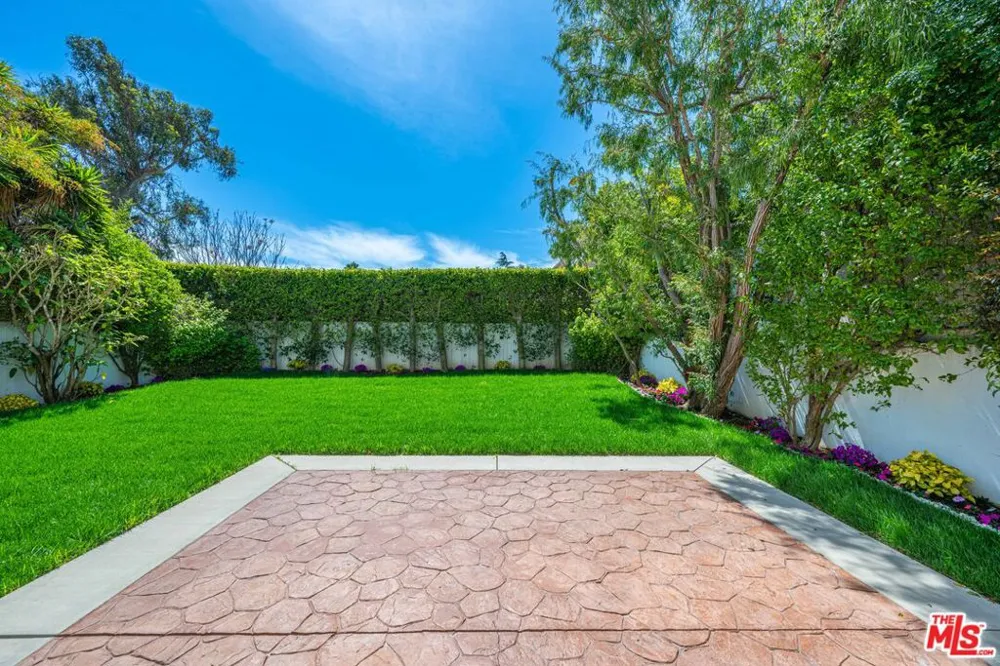 1756 Ruhland Avenue Manhattan Beach, CA 90266