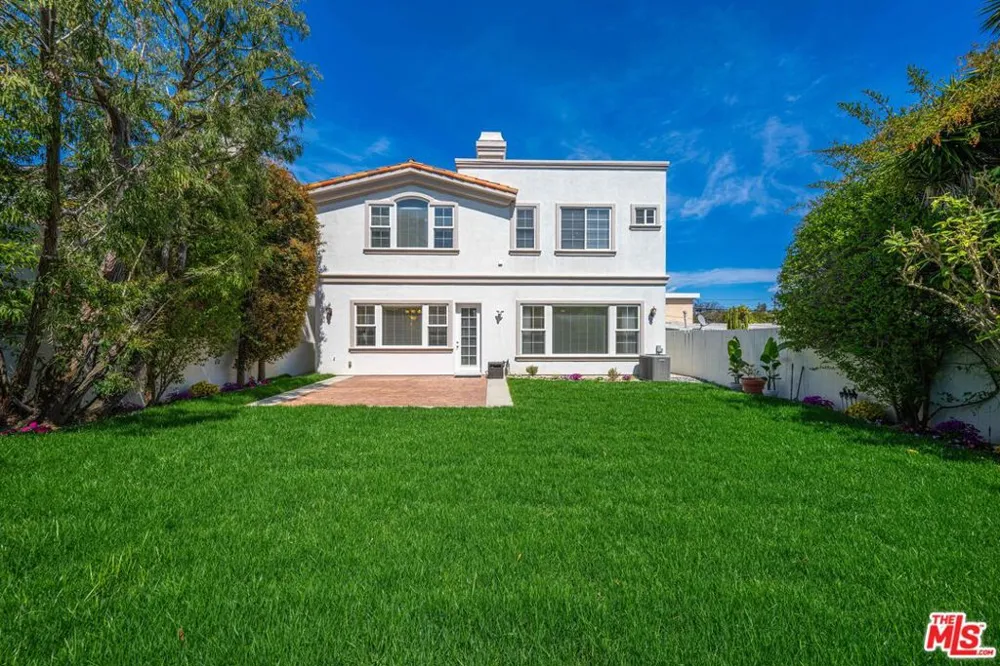 1756 Ruhland Avenue Manhattan Beach, CA 90266
