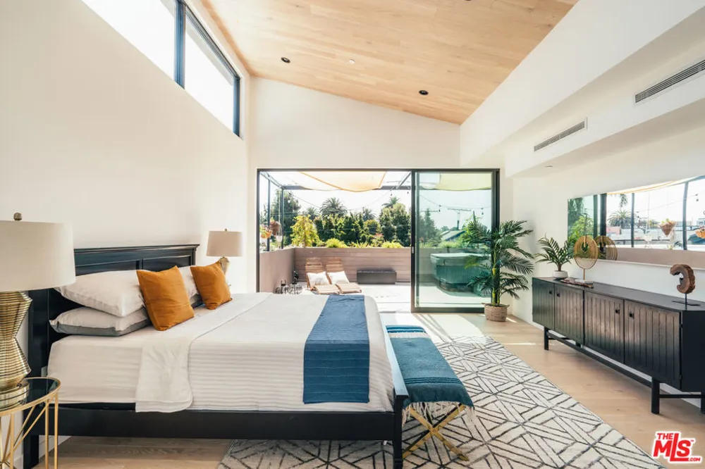 213 Horizon Avenue Venice, CA 90291