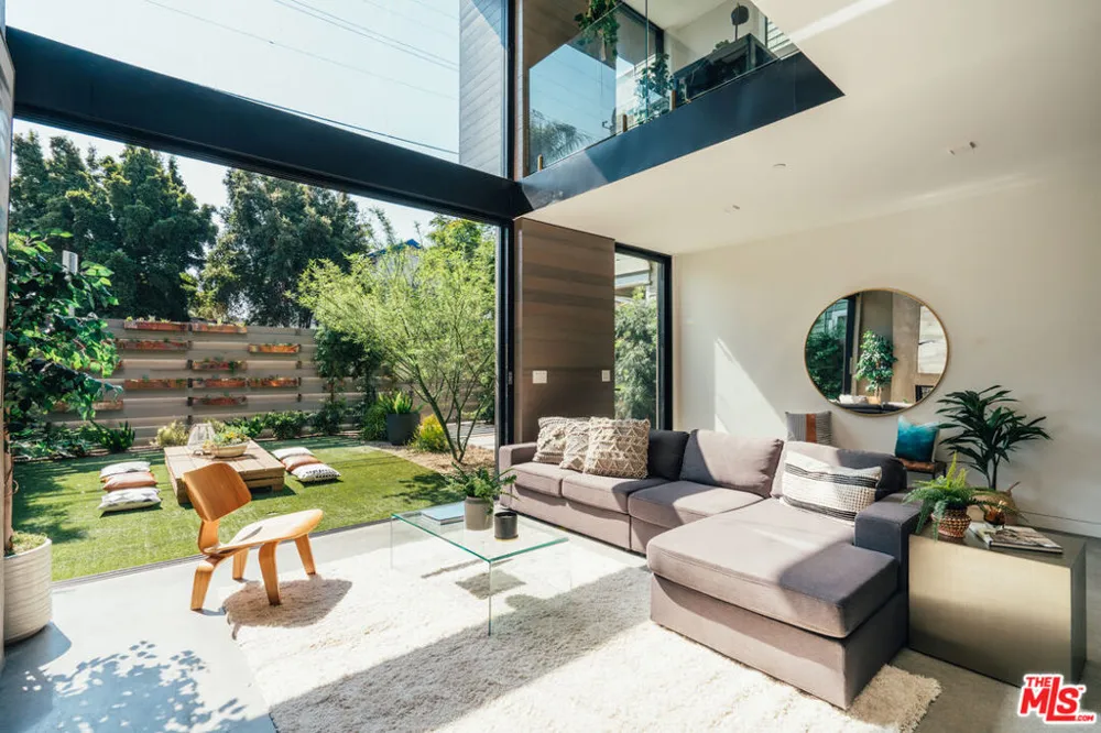 213 Horizon Avenue Venice, CA 90291