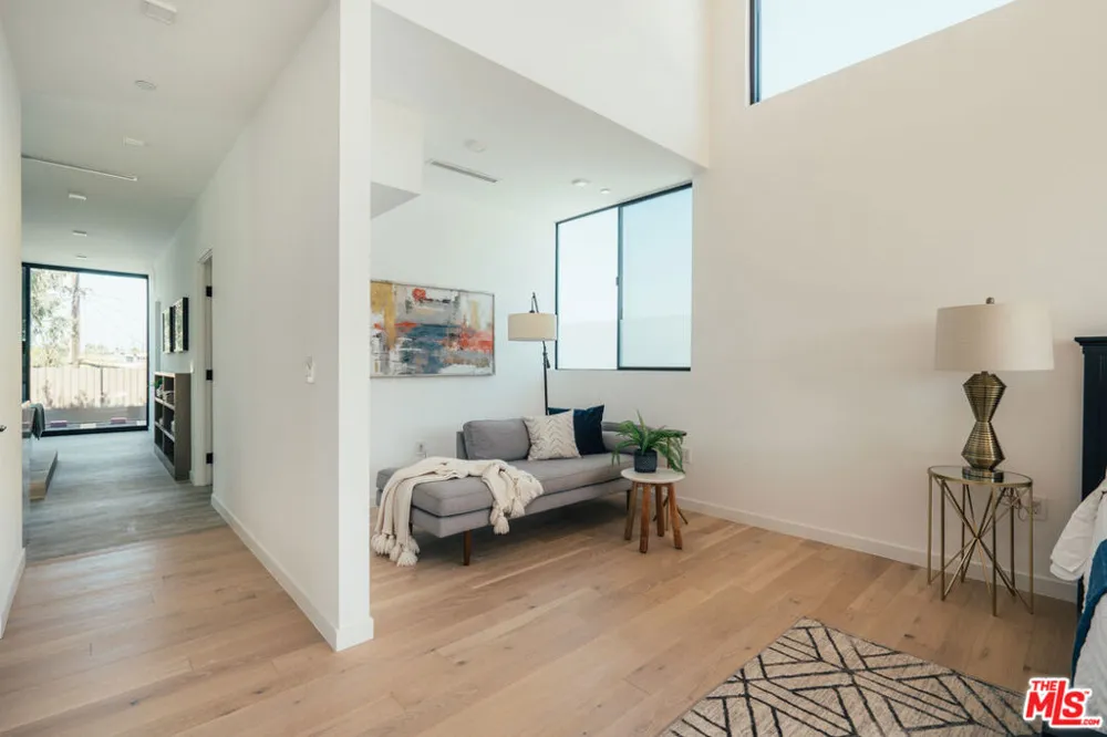 213 Horizon Avenue Venice, CA 90291