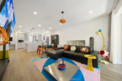 4323 Jasmine Ln