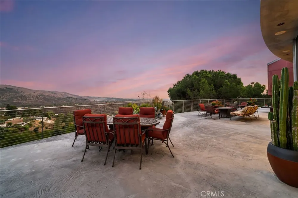10182 Cowan Heights Drive North Tustin, CA 92705