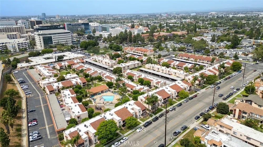 700 W La Veta Orange, CA 92868