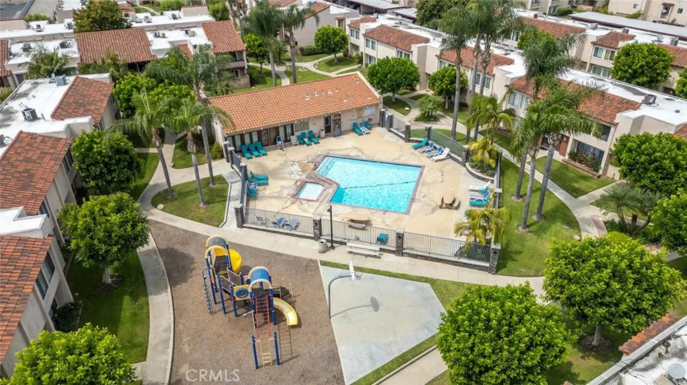 700 W La Veta Orange, CA 92868