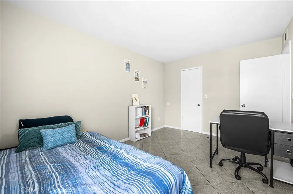 700 W La Veta Orange, CA 92868