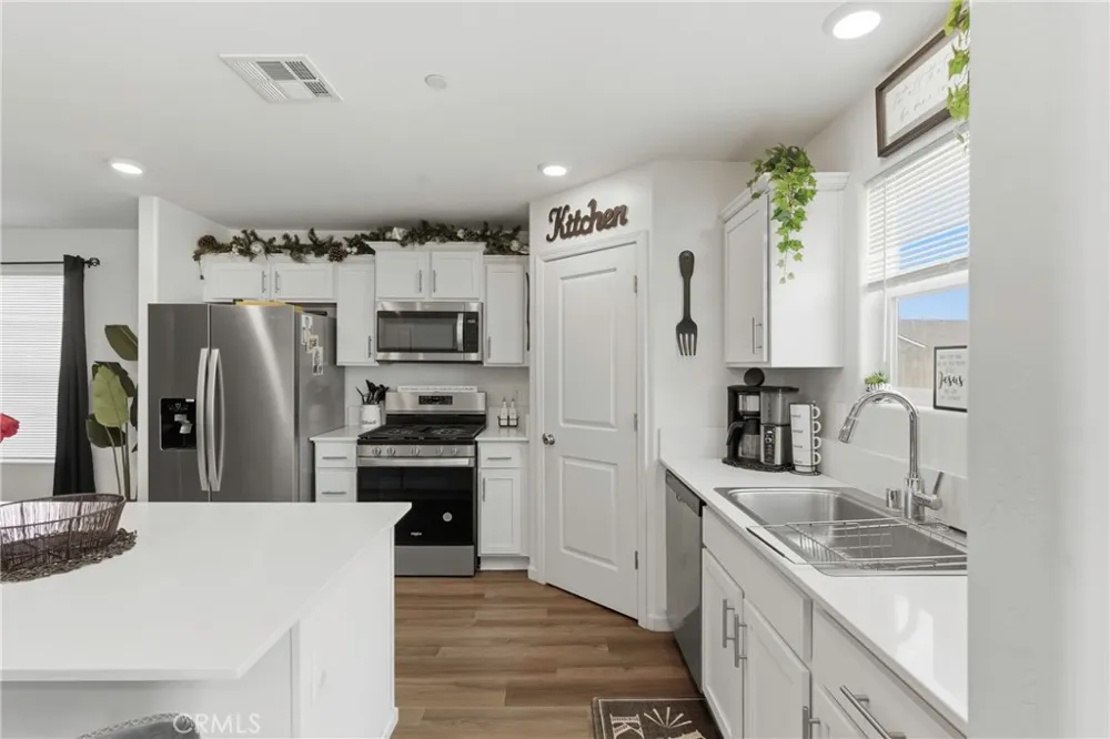8716 Akero Bakersfield, CA 93307