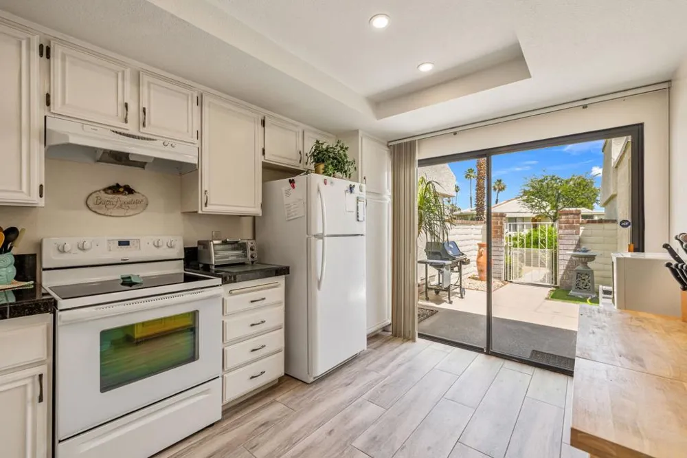 34939 Calle Sama Cathedral City, CA 92234