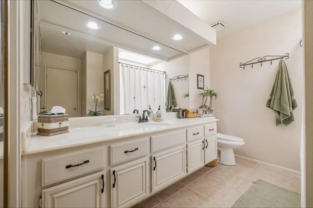 34939 Calle Sama Cathedral City, CA 92234